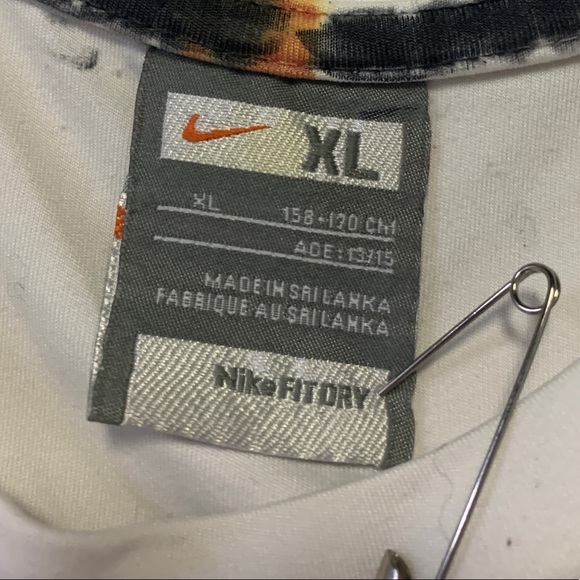 COLORBLOCKED NIKE DRI-FIT RASHGUARD. YOUTH - Picture 3 of 3